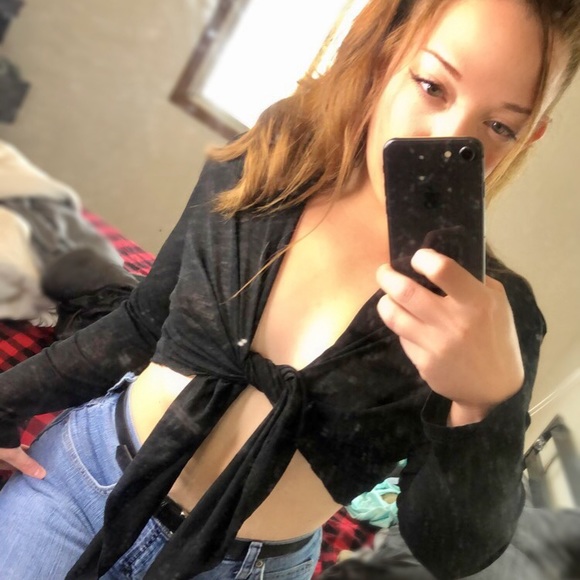 Jostar USA Black Tie Front Long Sleeve Crop Top - Picture 1 of 4